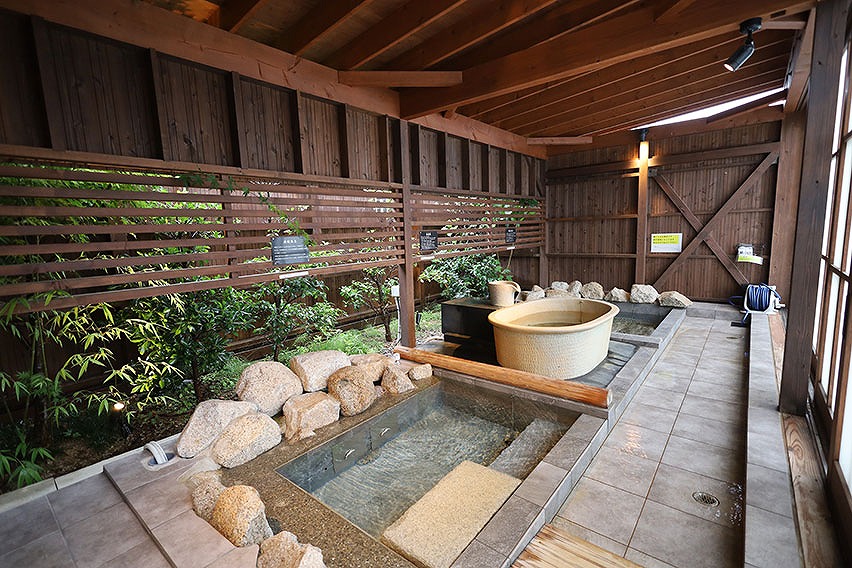 屋根のある露天風呂
