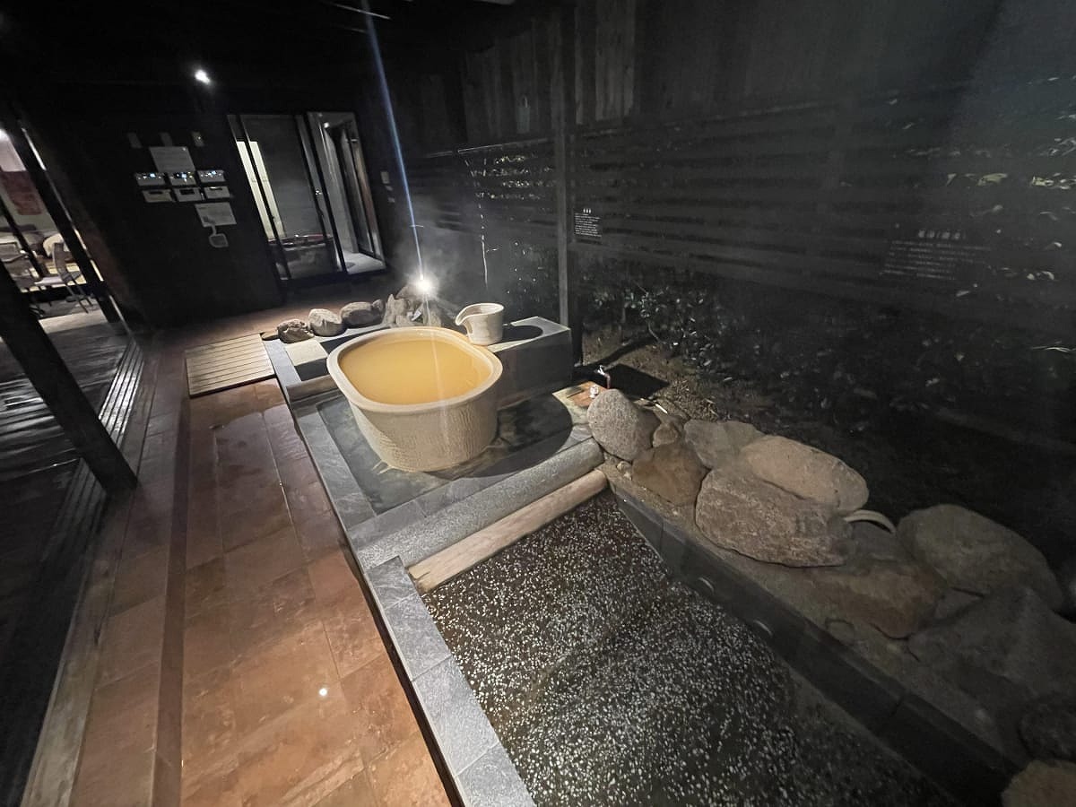 カップルで楽しむ | 【公式】花菖蒲 - HANASYOBU -